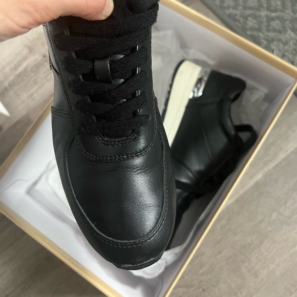 Michael Kors size 7 - Picture 2 of 4